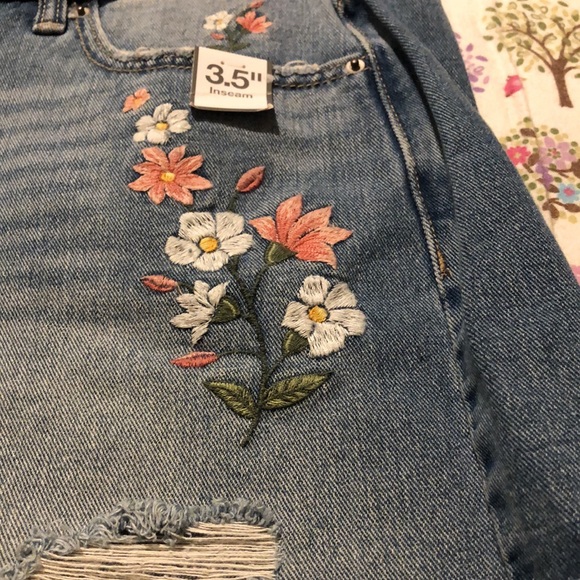 NWT TIME AND TRU SHORTS. Size 14 HIGH RISE. - Picture 3 of 4